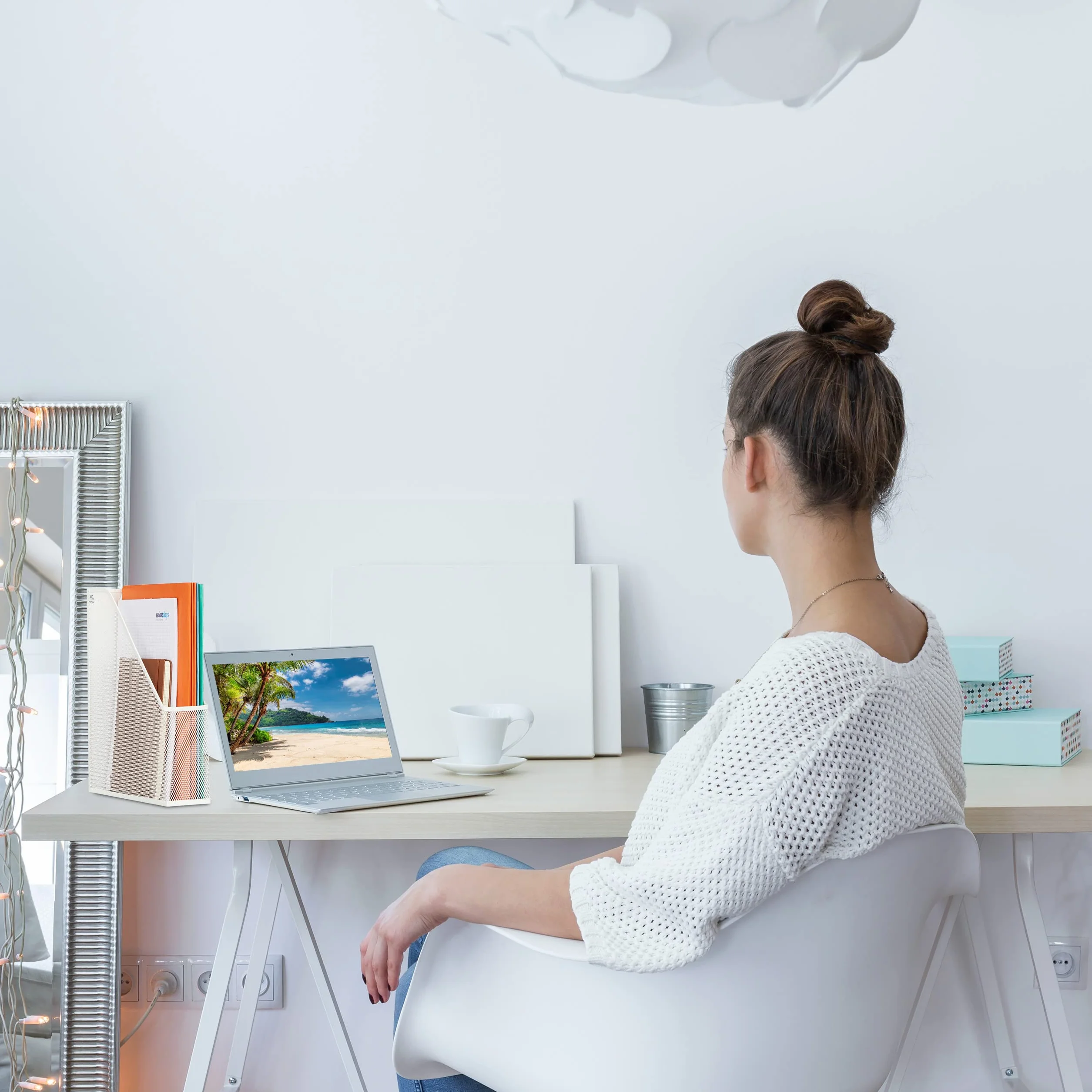 Relaxdays Range-revues en métal, Format A4, HxLxP : 31,5x7x25 cm, Porte-Magazines, Design Maille, Bureau, Maison, Blanc