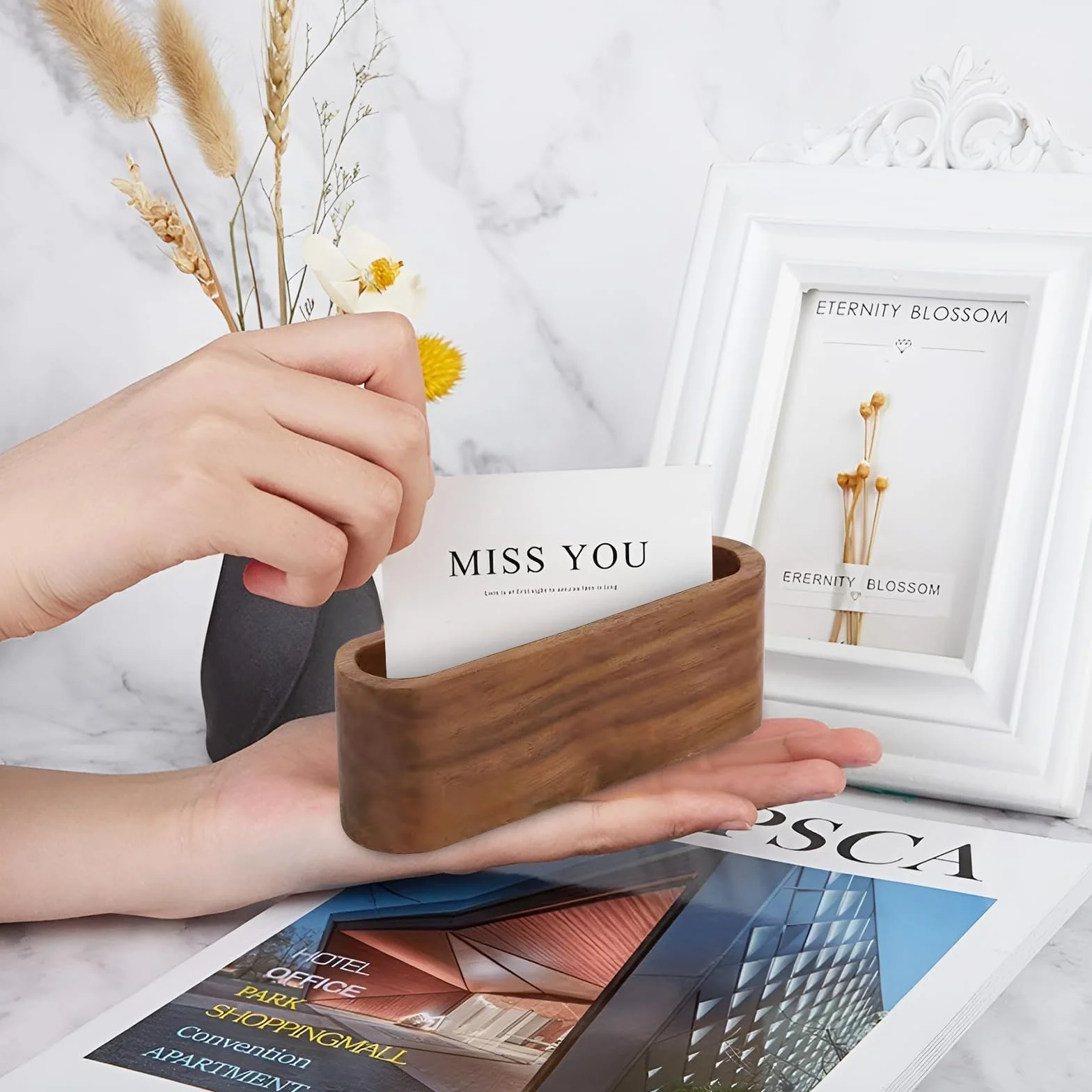 Porte-cartes de visite en bois – Lot de 2 supports en bois massif avec cadre métallique doré, design professionnel pour bureau, réception et décoration élégante – (brun foncé)