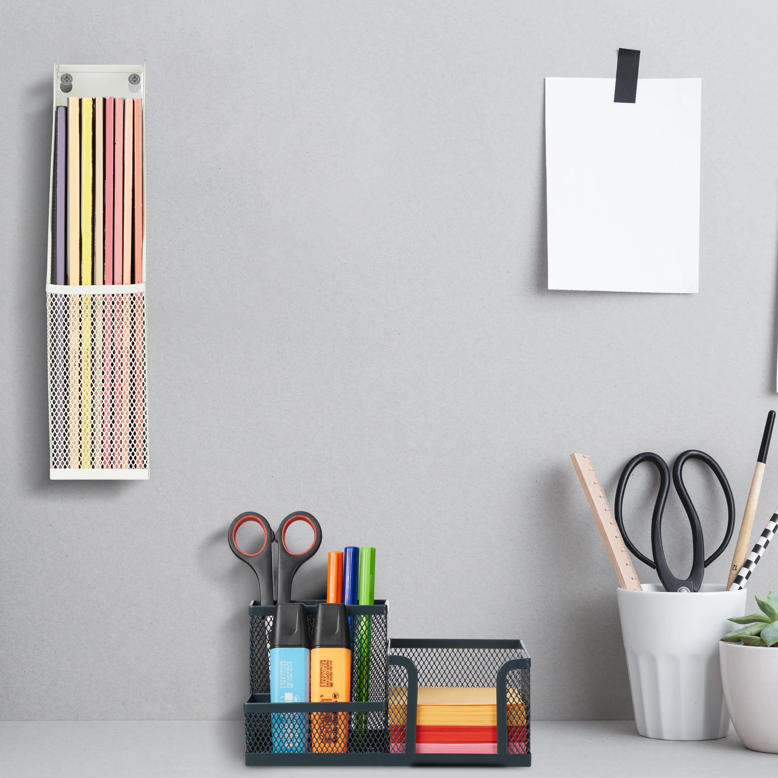 Relaxdays Range-revues en métal, Format A4, HxLxP : 31,5x7x25 cm, Porte-Magazines, Design Maille, Bureau, Maison, Blanc