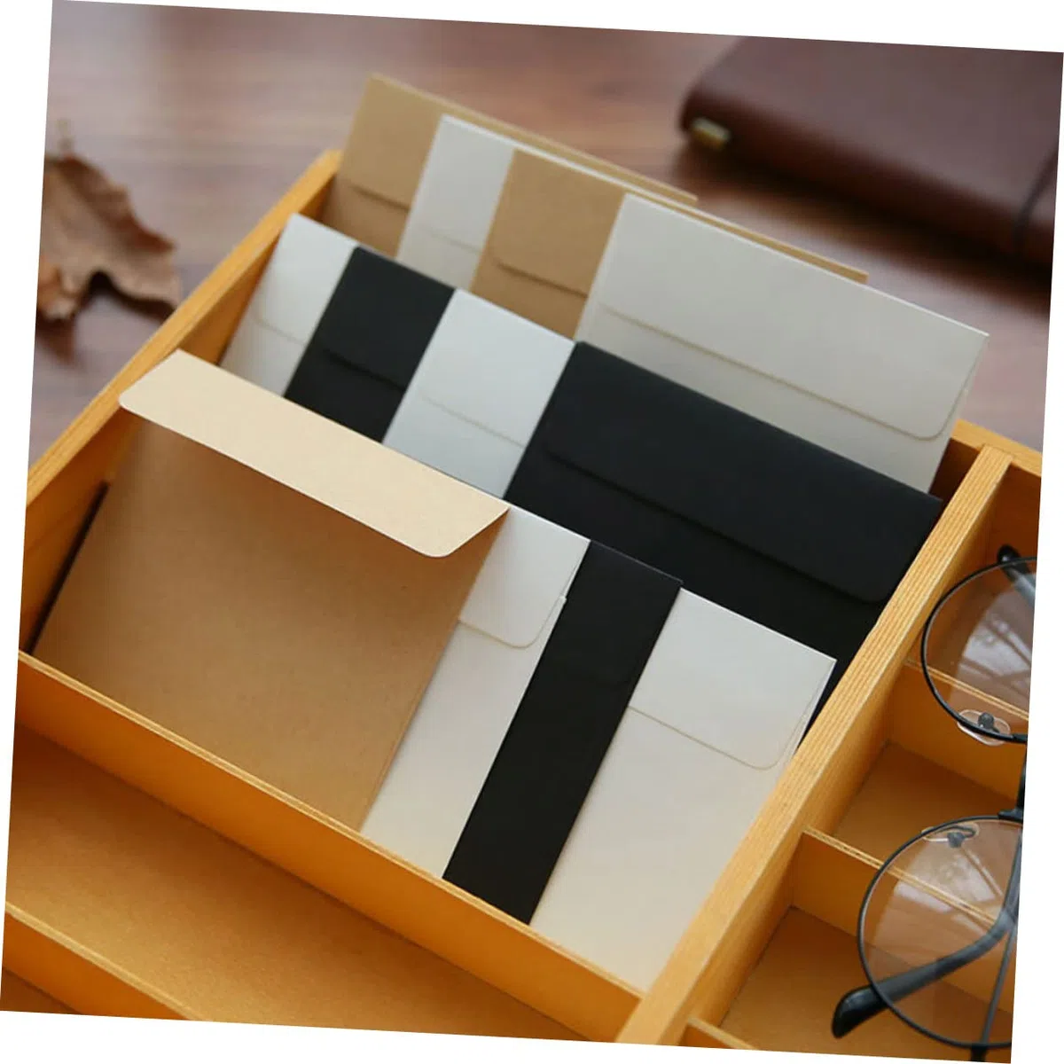 HOMSFOU 100 Pièces Enveloppes Kraft Petit Format en Papier Pratique et Simple Style pour Cartes et Petits Paquets pour Bureau ou Organisation